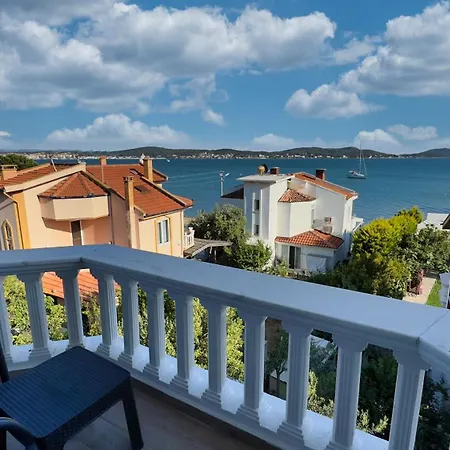 Ezer Szálloda Ayvalı