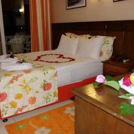 Ezer Otel Ayvalı