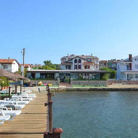 Ezer Otel