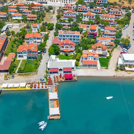 Ezer Otel Ayvalı